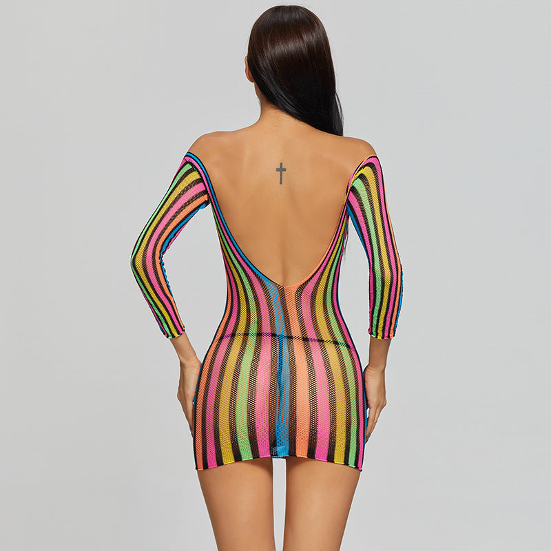 Body de rejilla y medias: un conjunto sexy de malla colorida y seductora, lencería bondage.