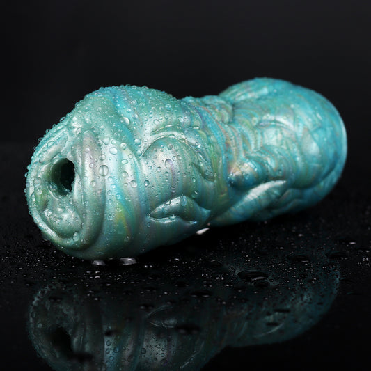 Masturbación masculina con vagina de bolsillo de fantasía y pene de silicona estrellado