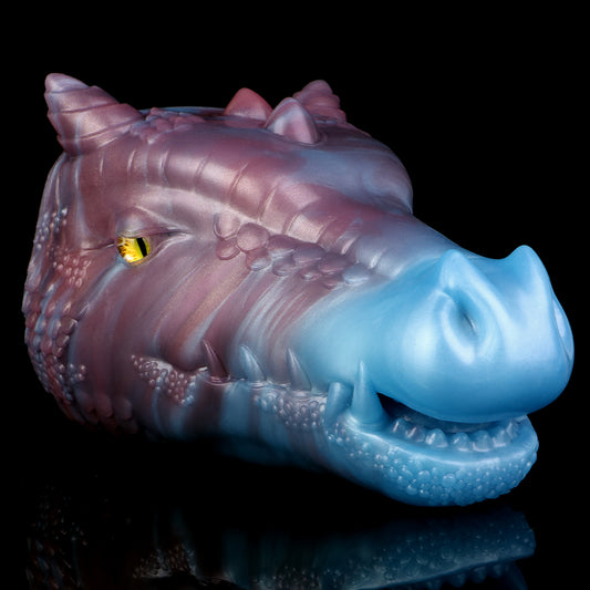 Coño de bolsillo con cabeza de dragón de fantasía: masturbador para una mejor masturbación. Mamada de milf.